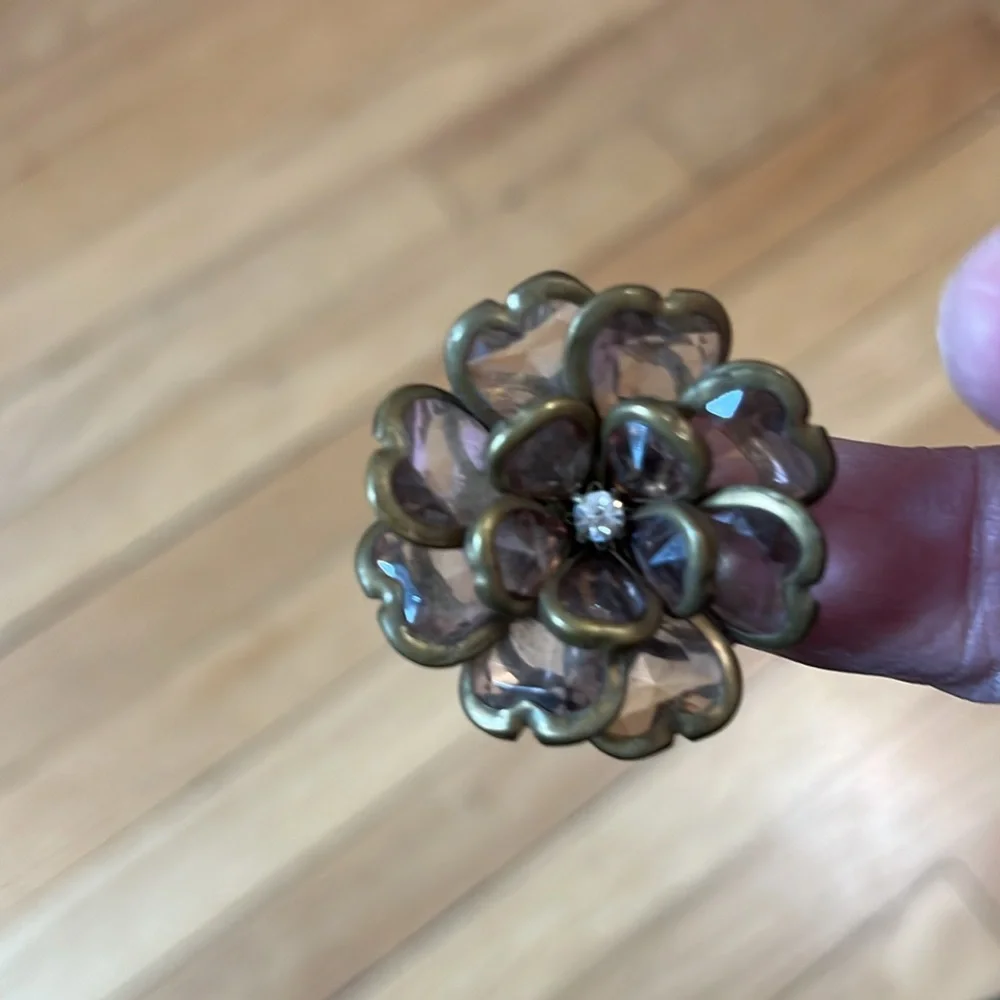 Vintage flower petal ring stretchy band center rhinestone costume jewelry fun